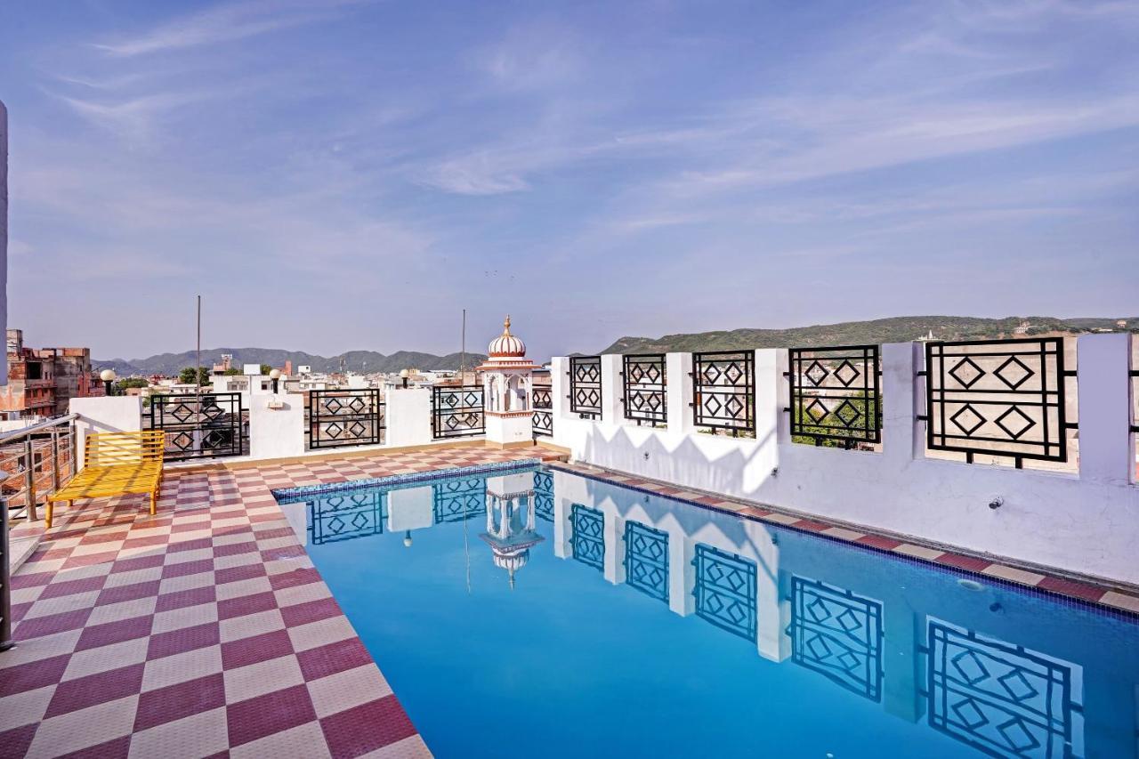 Hotel Capital O Grand 3*